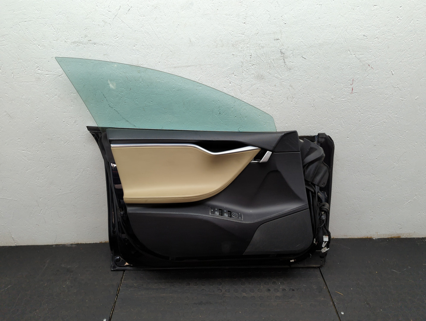 Дверь передняя левая