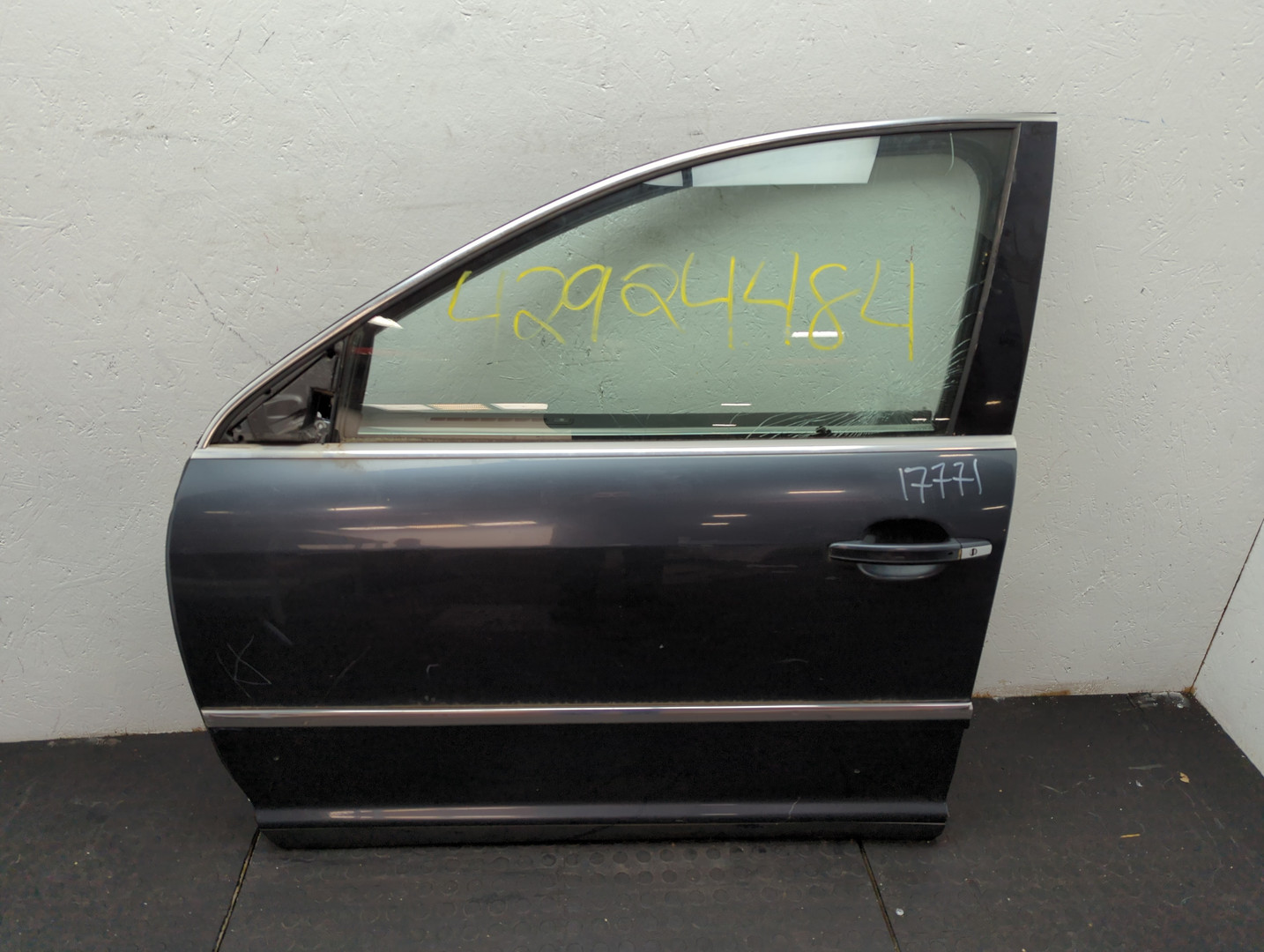 Дверь передняя левая