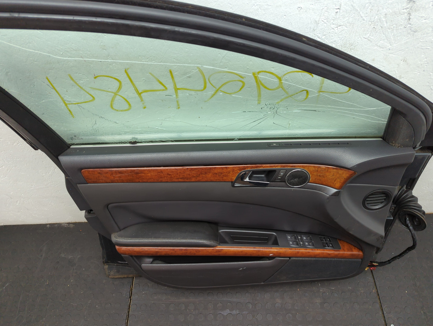 Дверь передняя левая