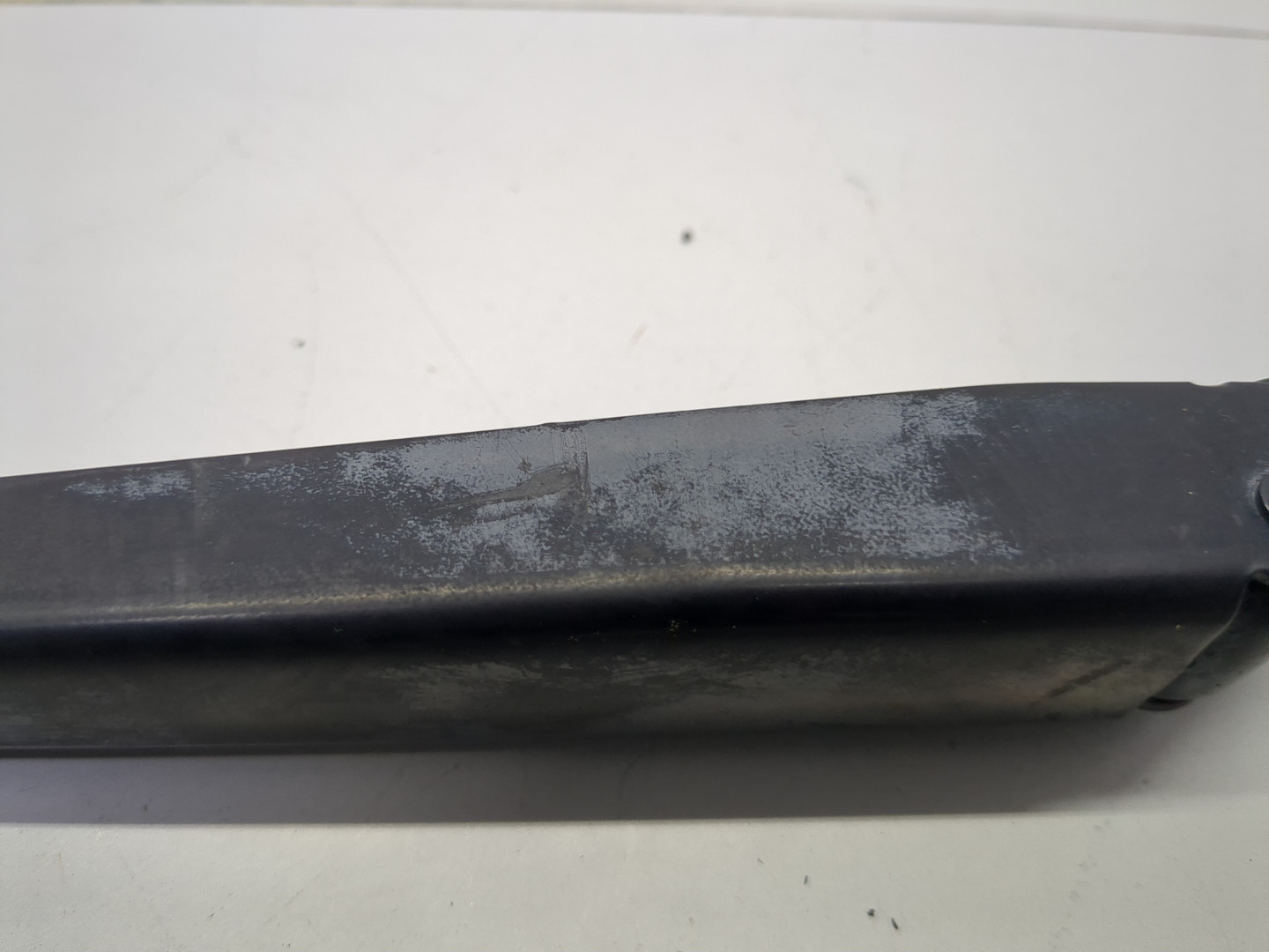 Поводок стеклоочистителя передний правый