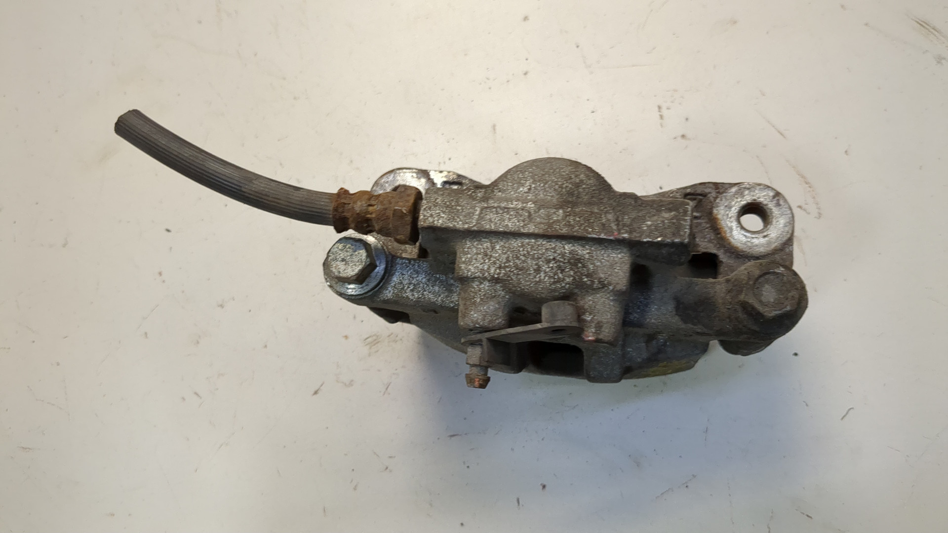 Суппорт задний левый