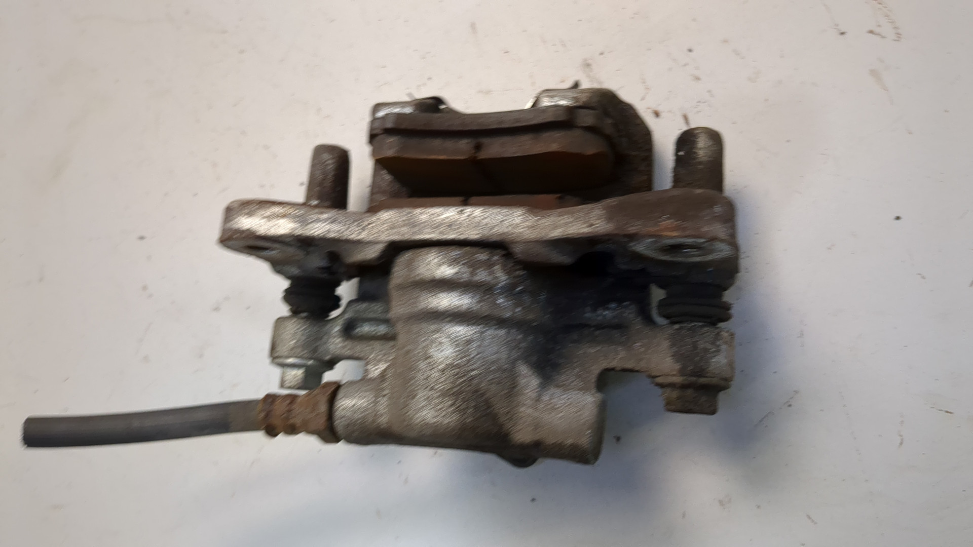 Суппорт задний левый