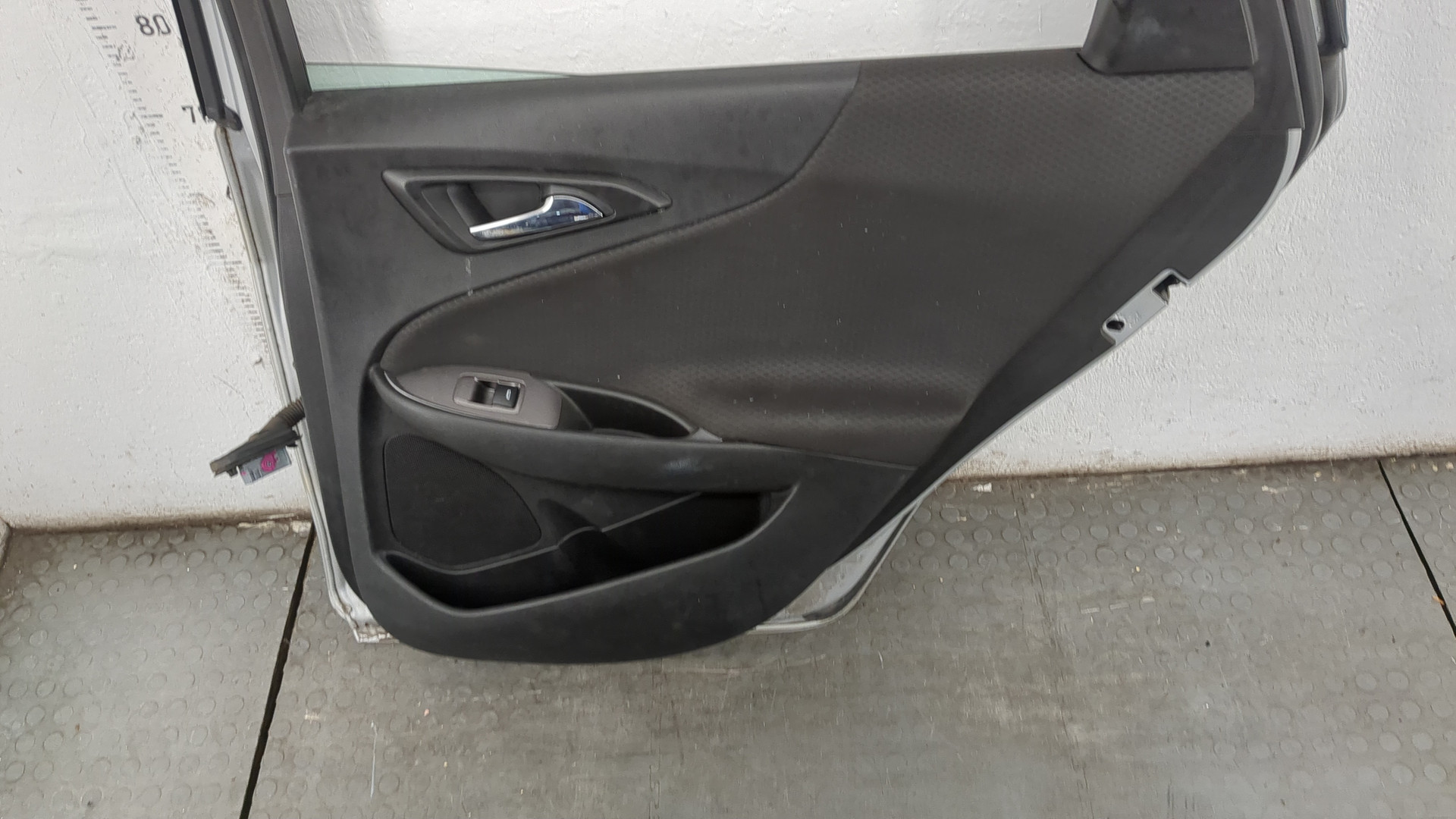 Дверь задняя правая