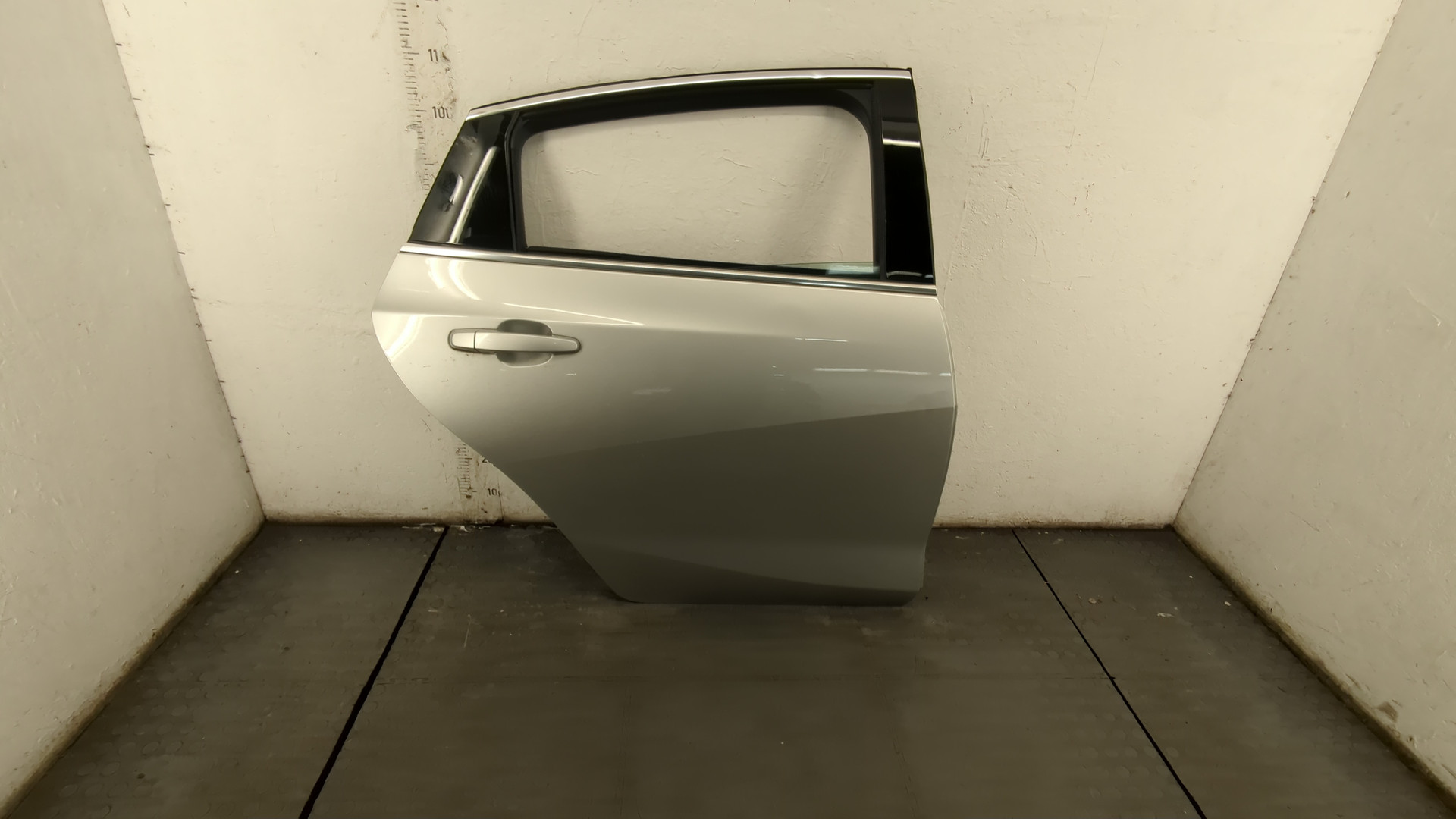 Дверь задняя правая