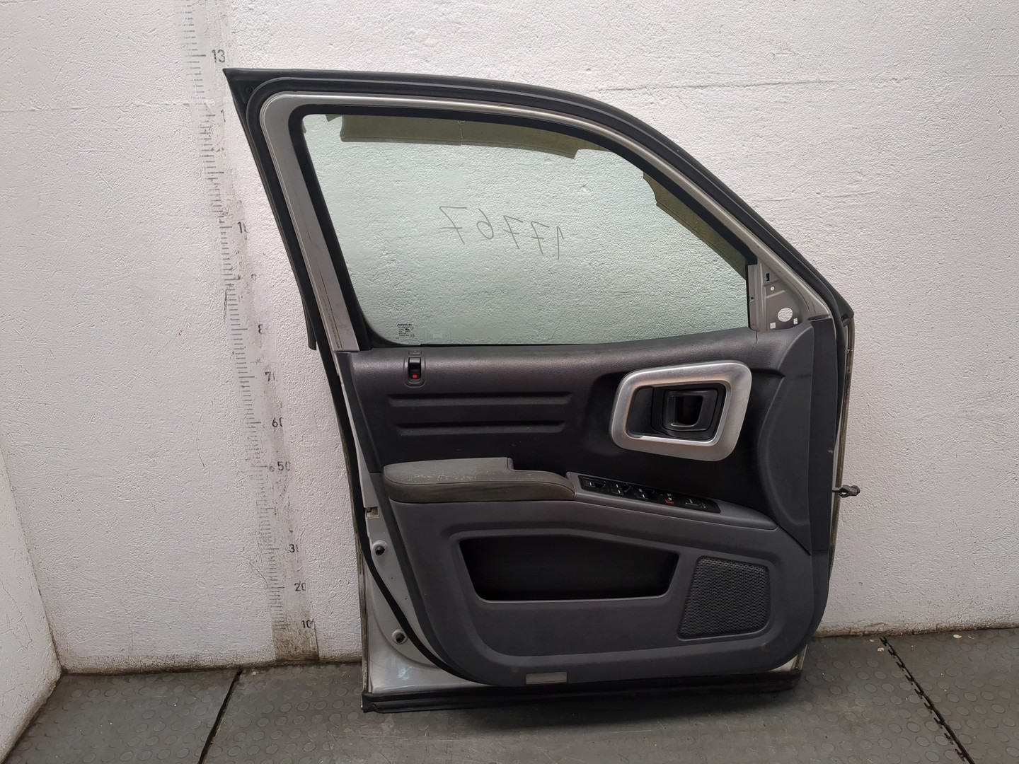 Дверь передняя левая