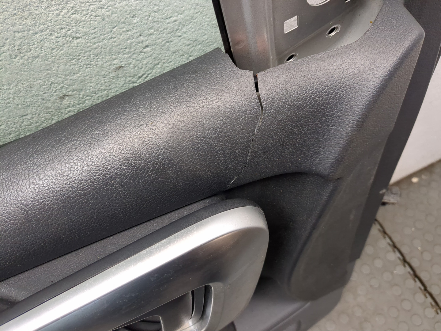 Дверь передняя левая