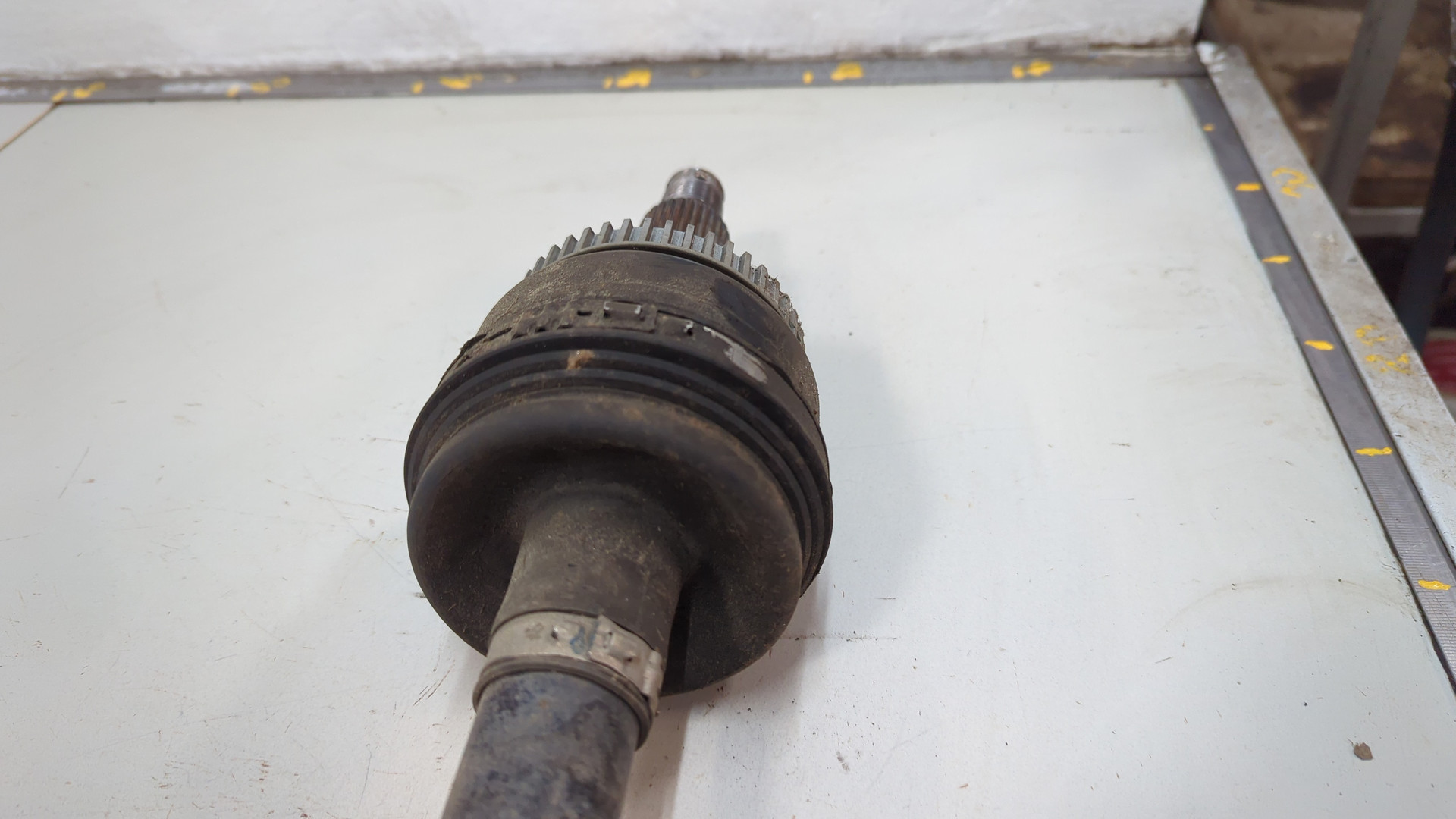 Полуось задняя левая