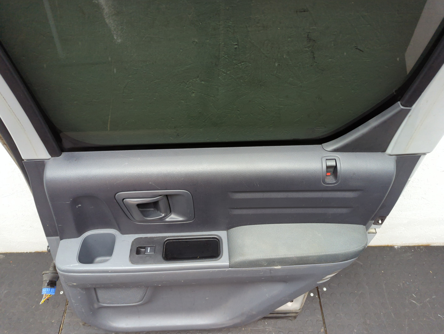 Дверь задняя правая