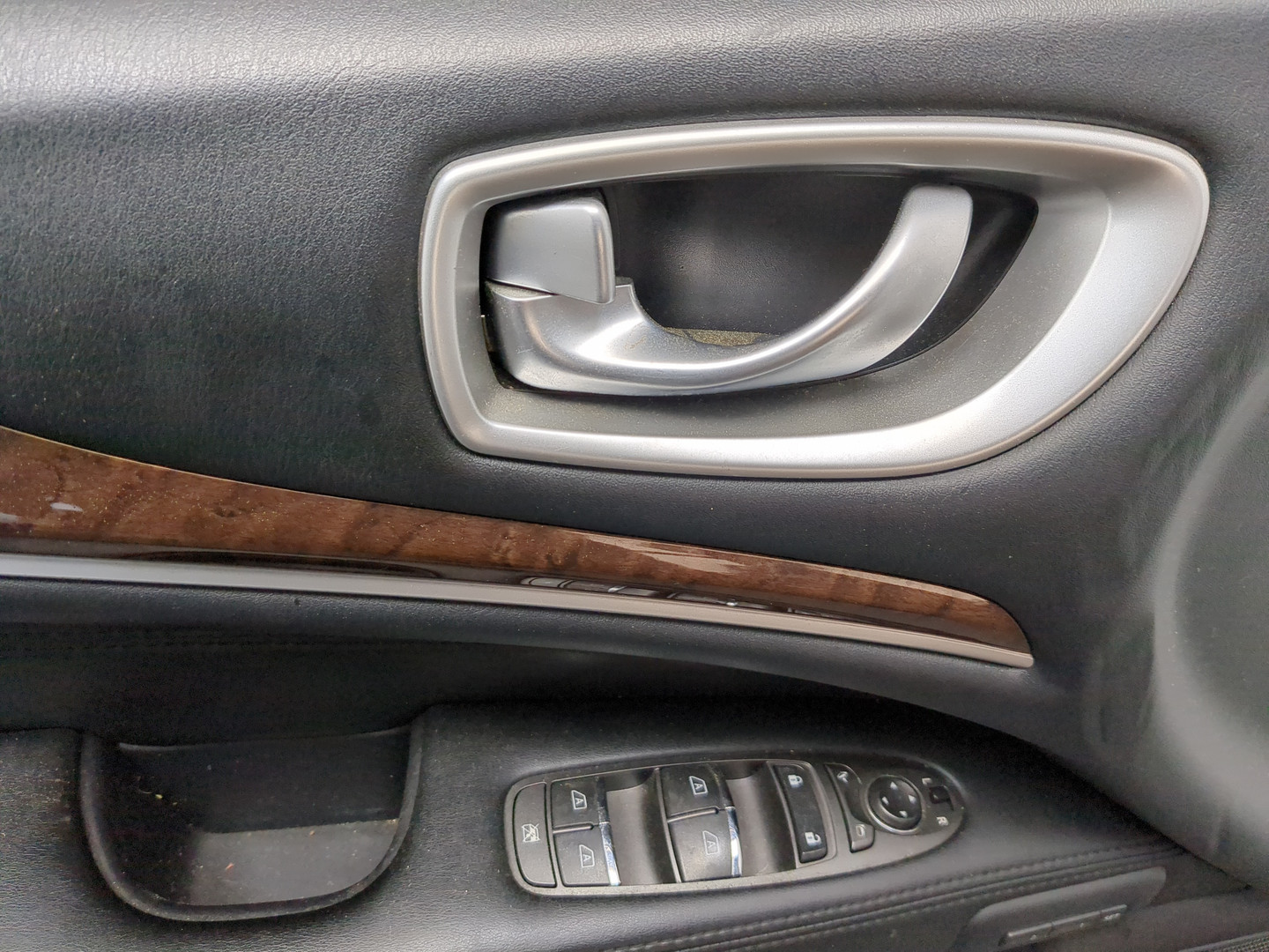 Дверь передняя левая