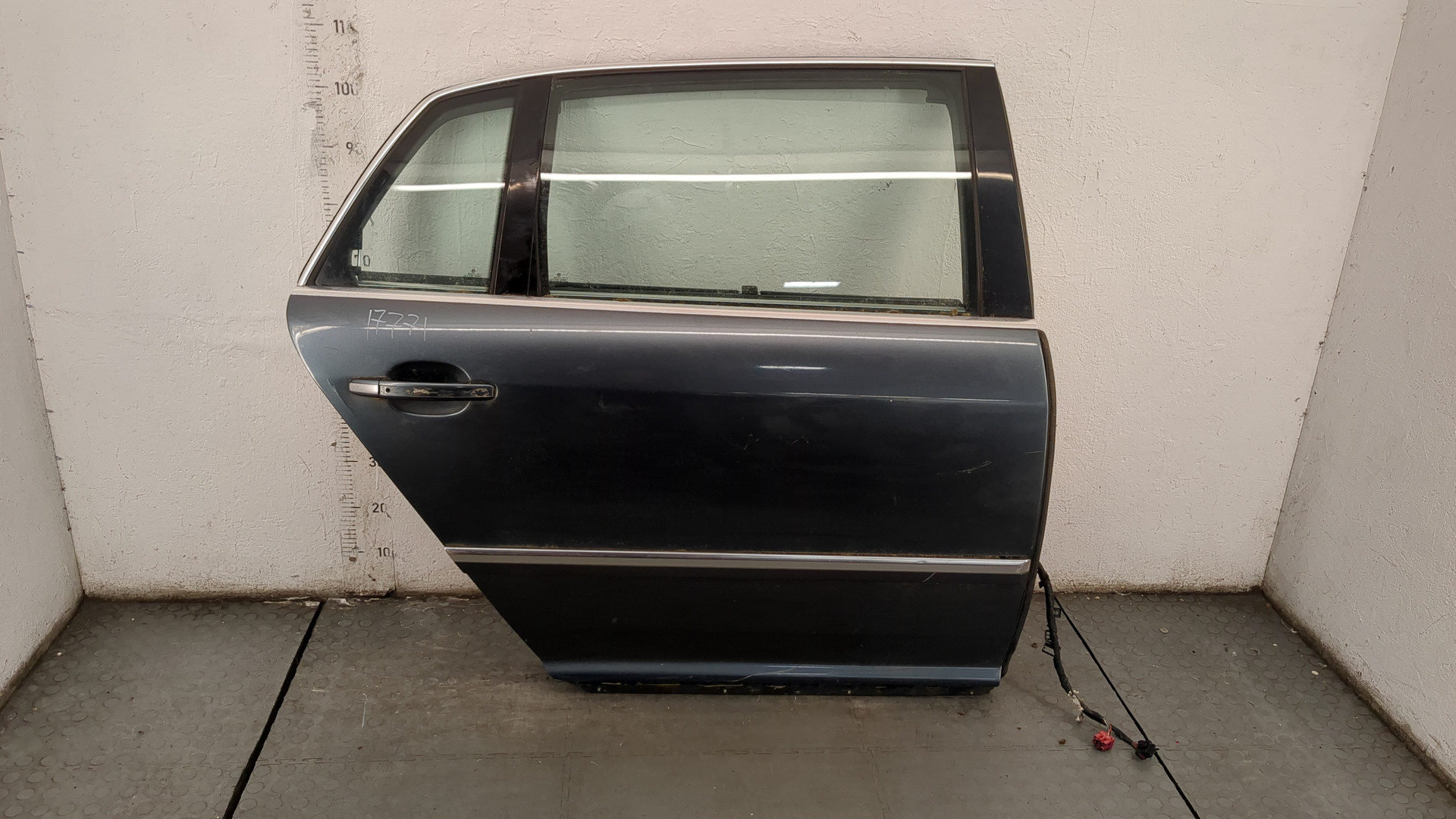 Дверь задняя правая