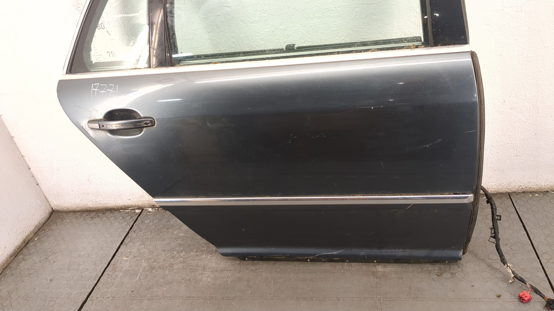 Дверь задняя правая