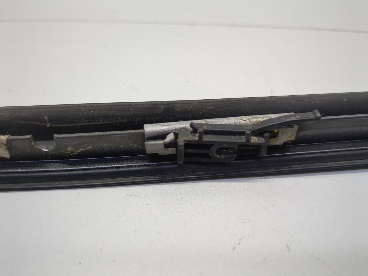 Молдинг лобового стекла