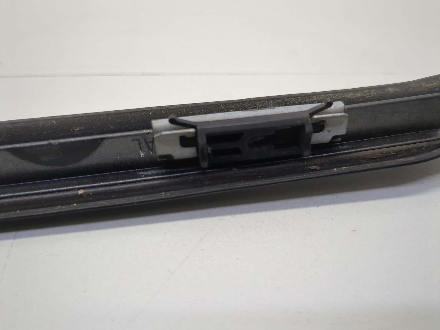 Молдинг лобового стекла