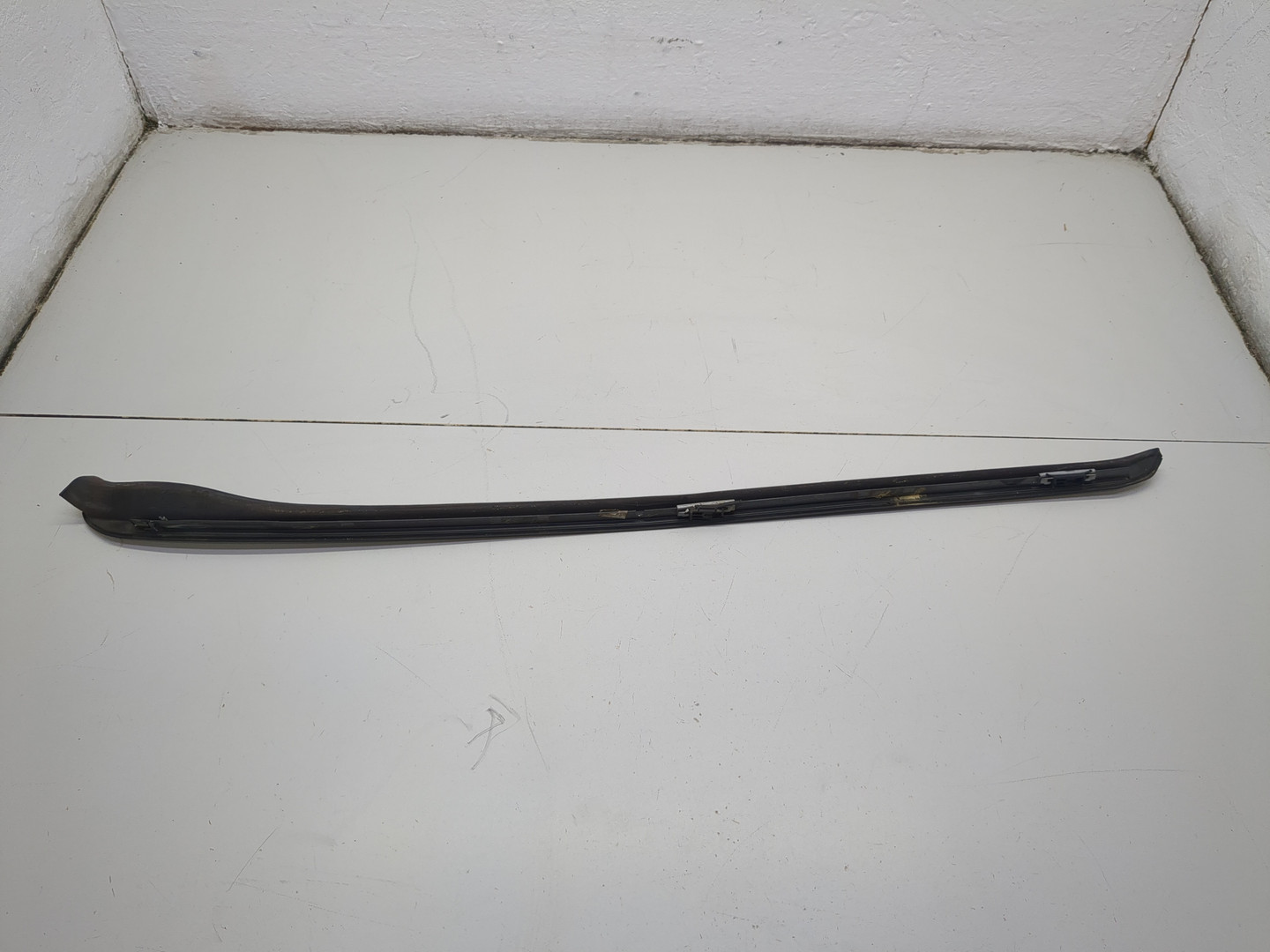 Молдинг лобового стекла