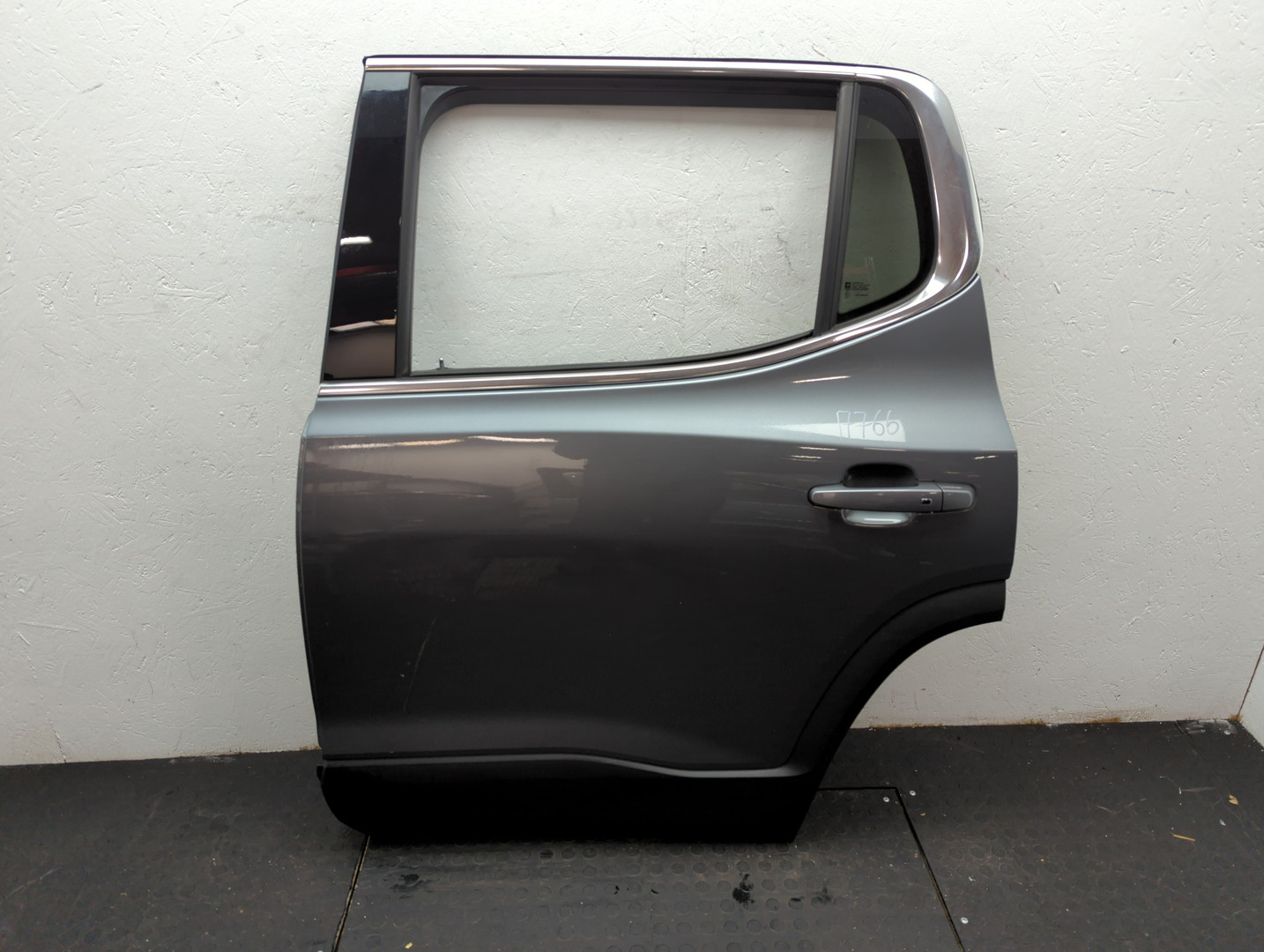Дверь задняя левая