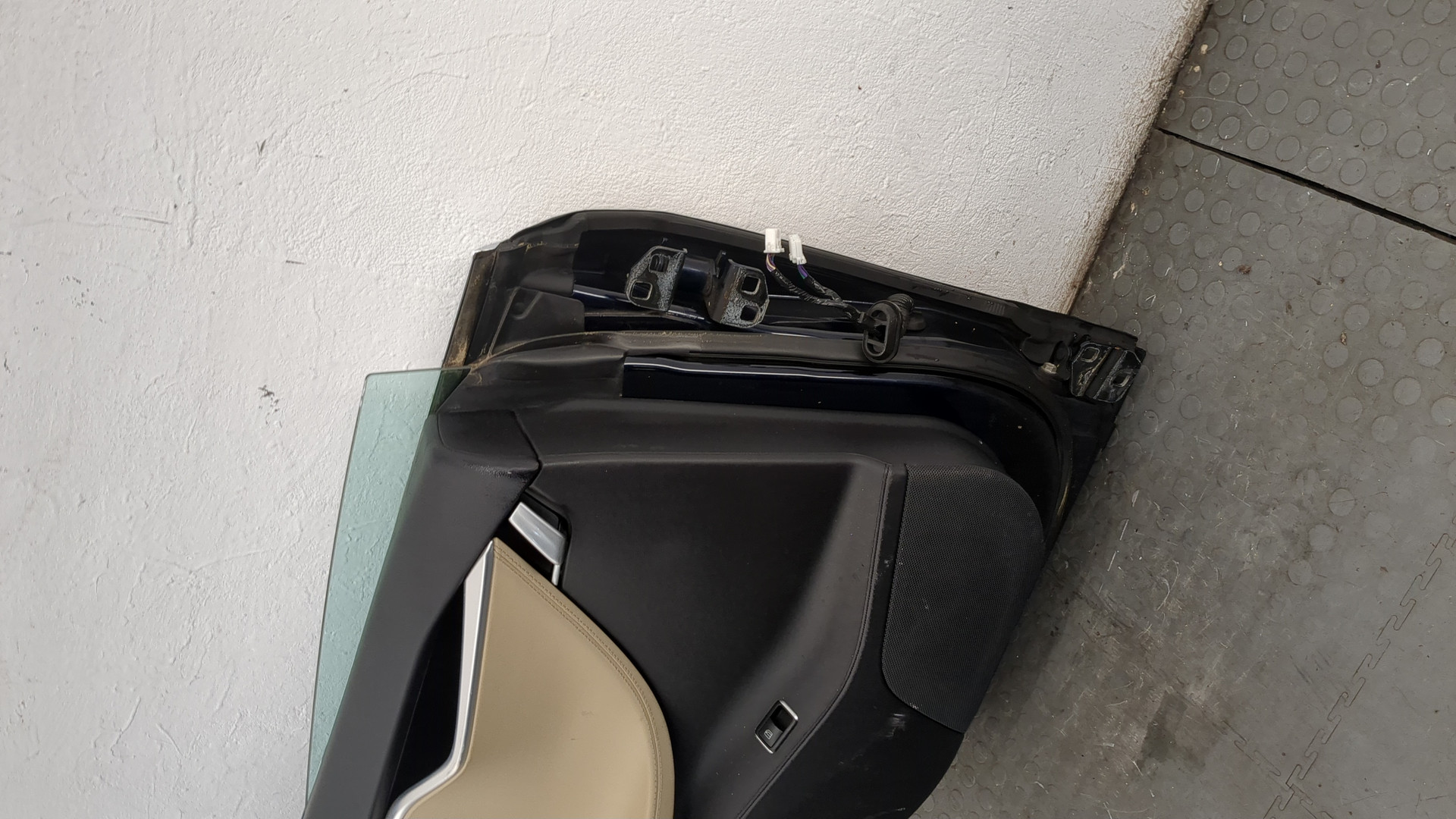 Дверь задняя левая