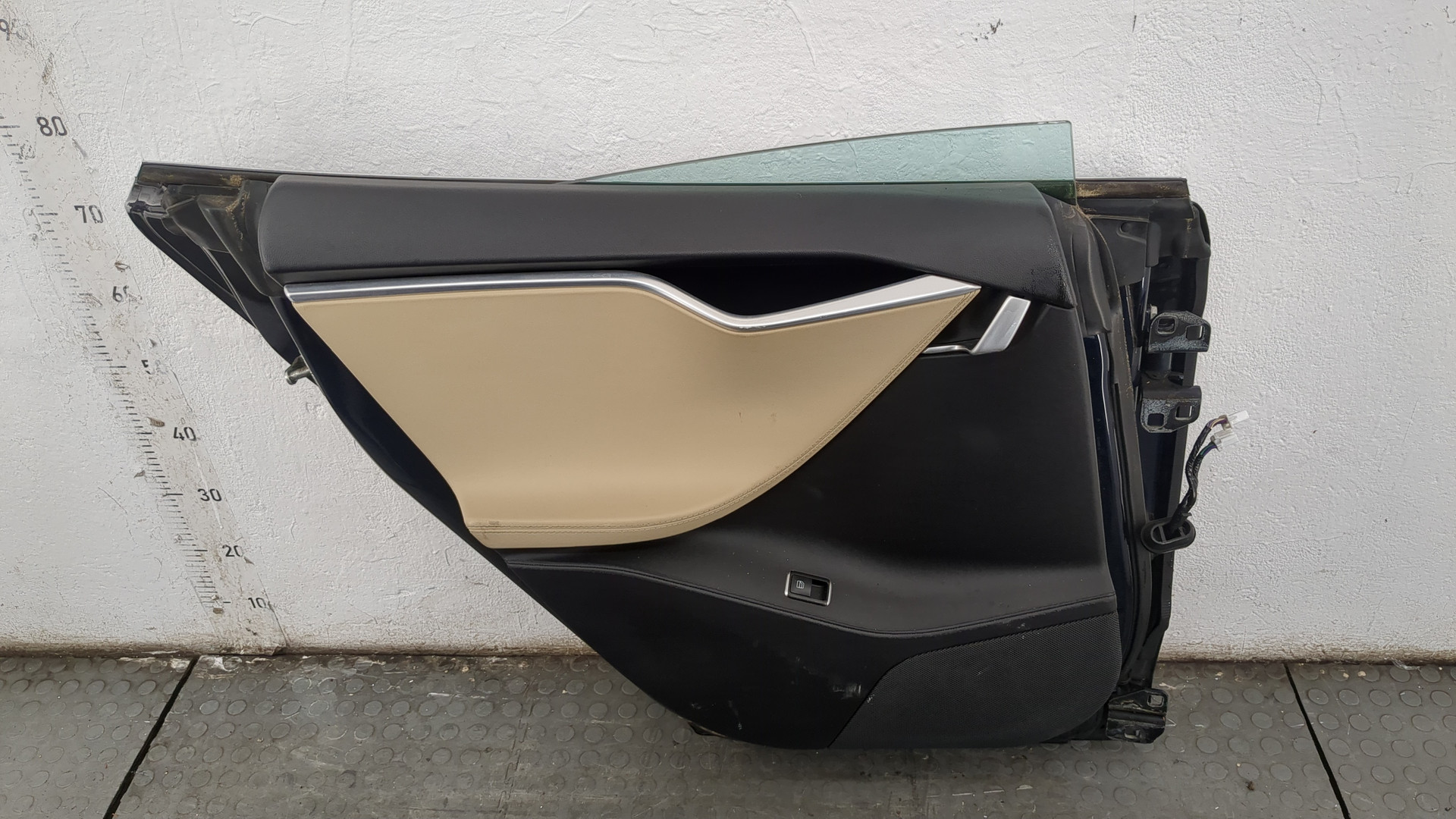 Дверь задняя левая