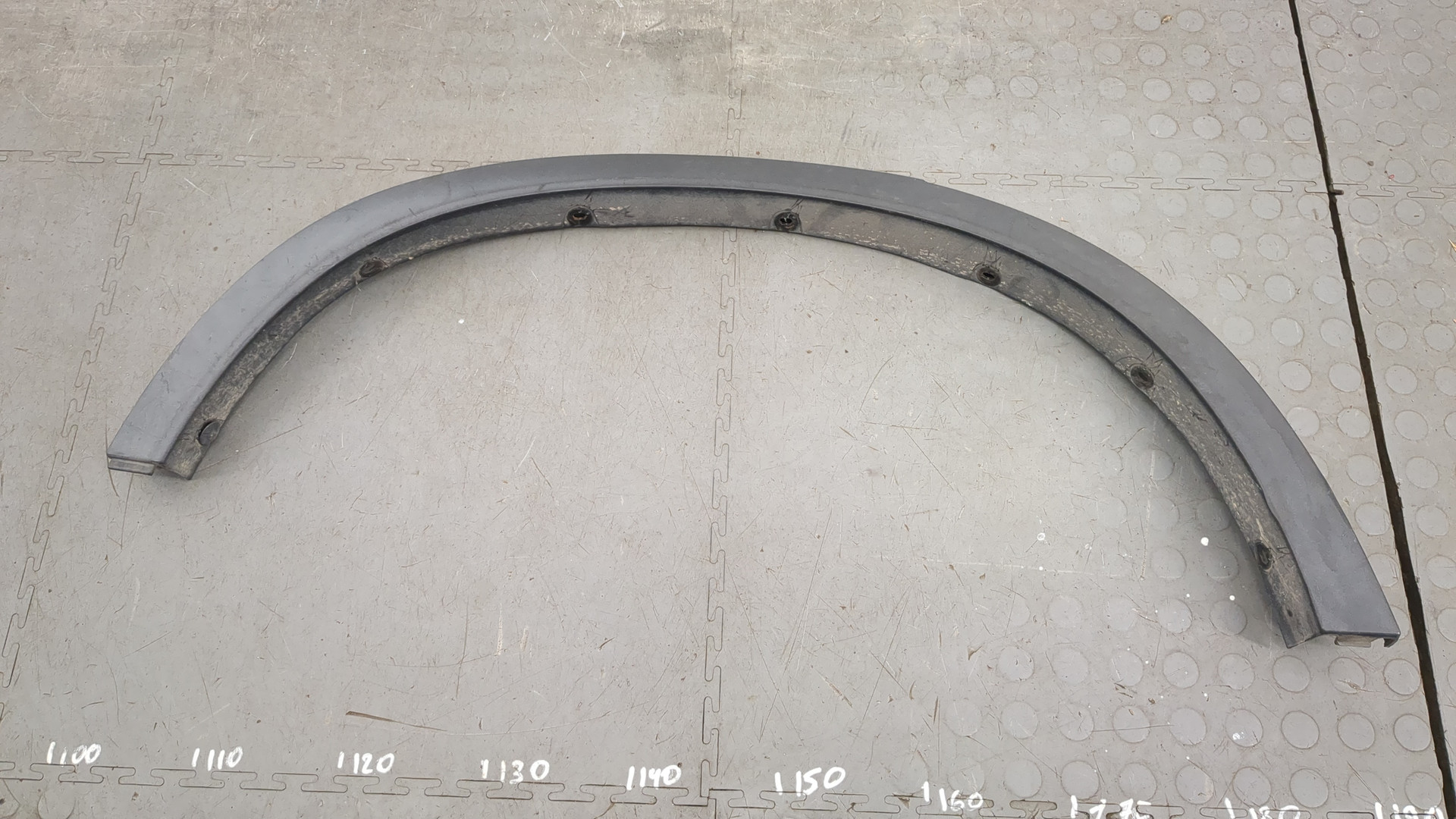 Молдинг заднего крыла правого