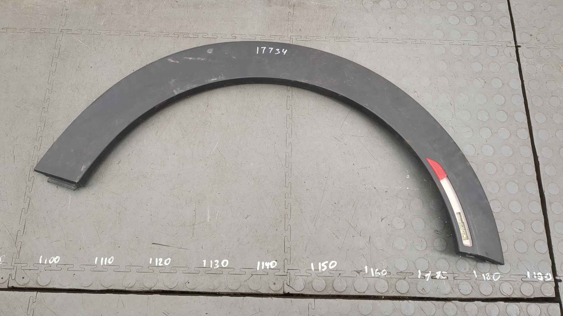 Накладка заднего крыла левого