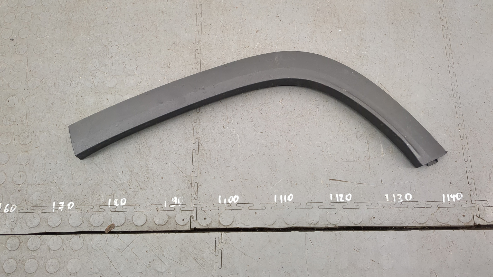 Накладка заднего крыла левого