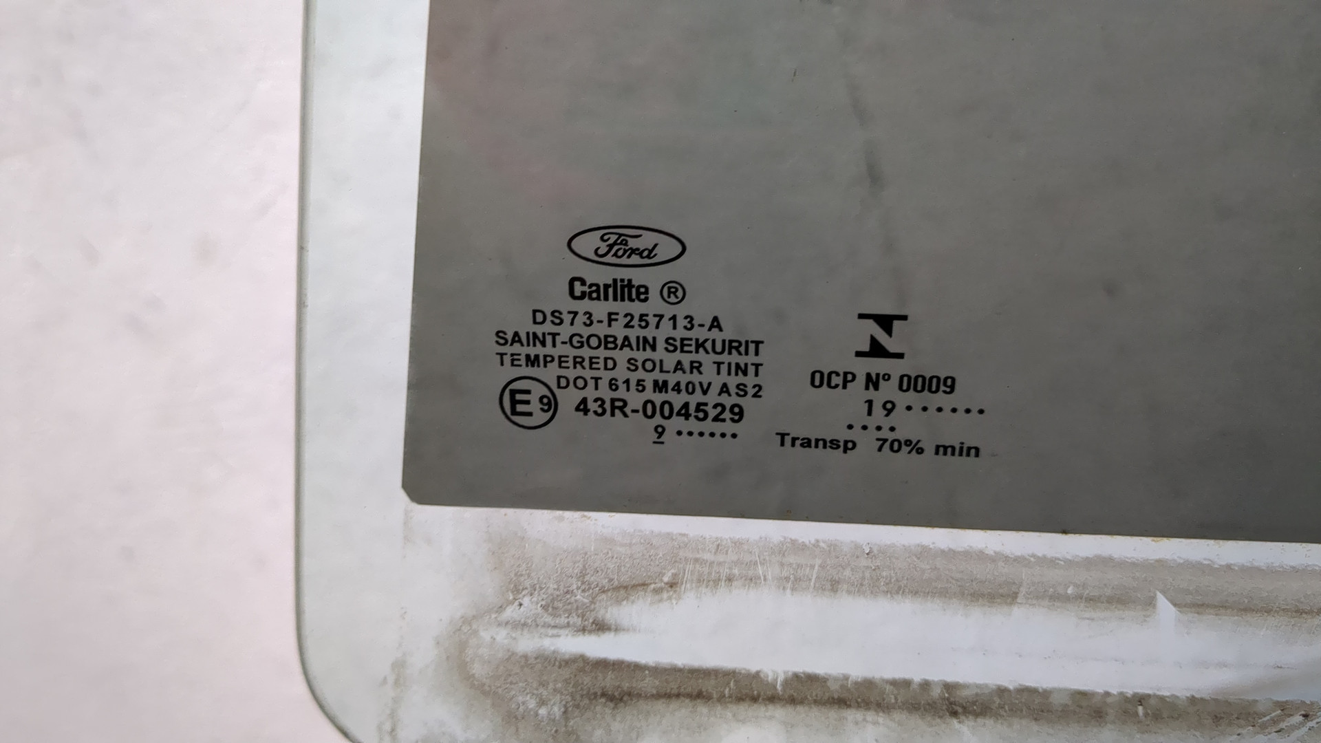 Стекло двери задней левой