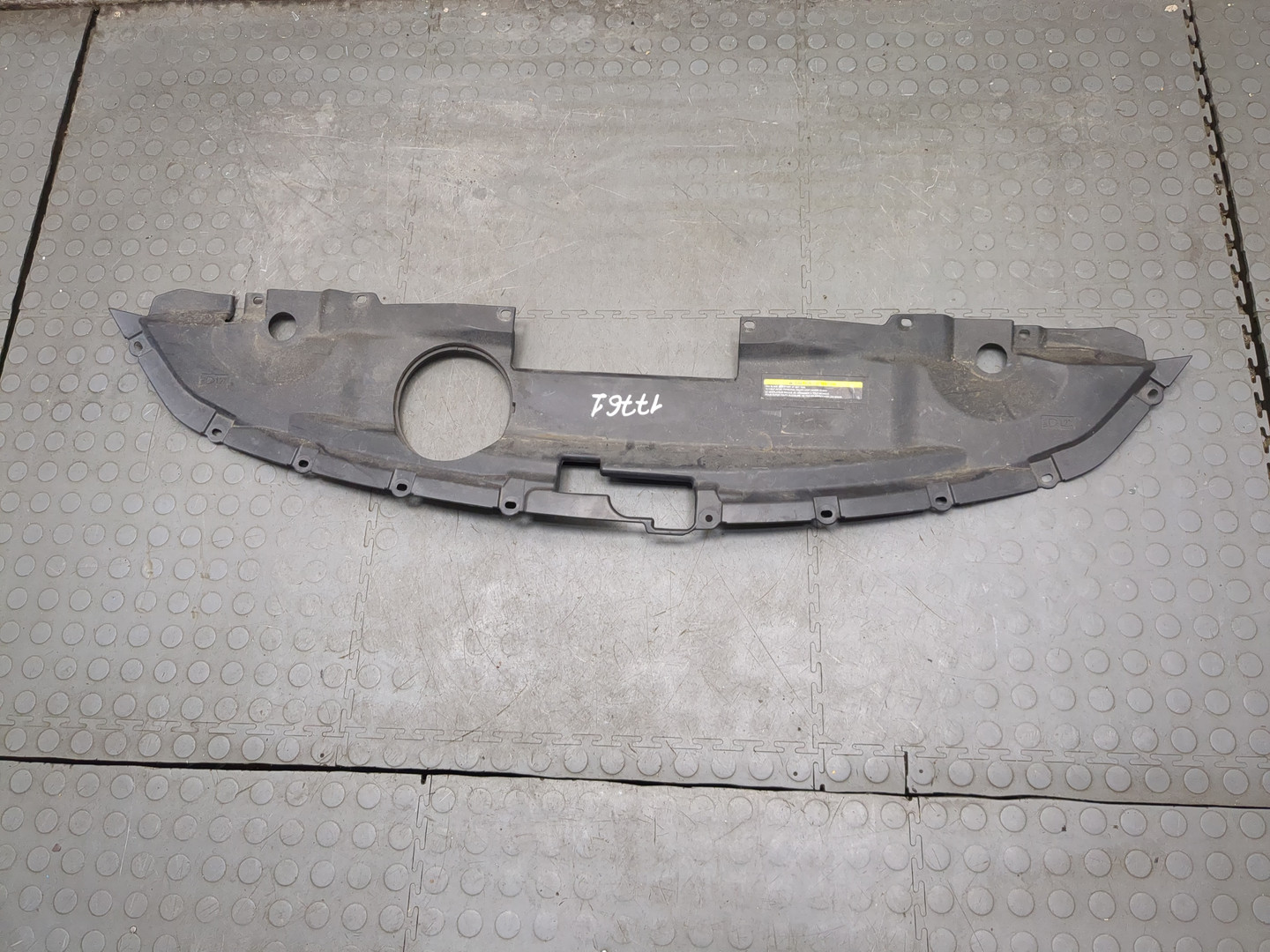 Кожух замка капота