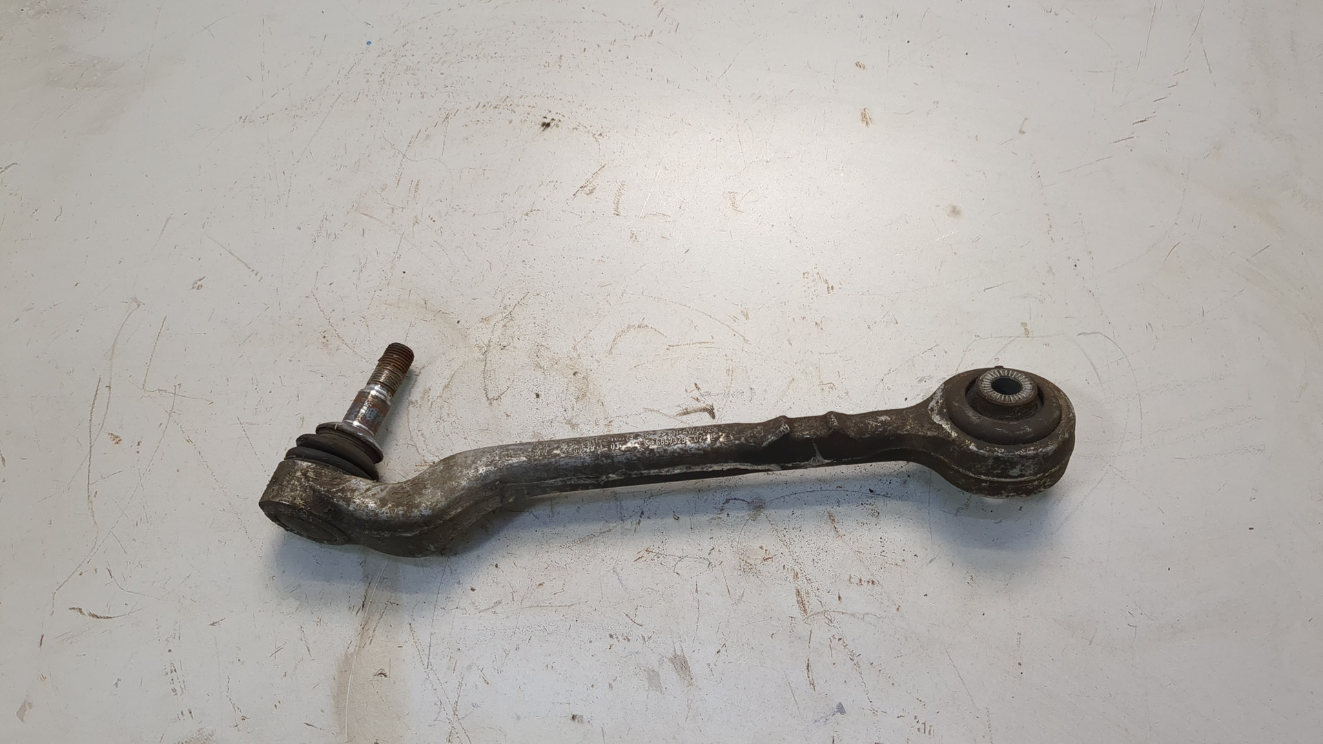 Рычаг передний левый