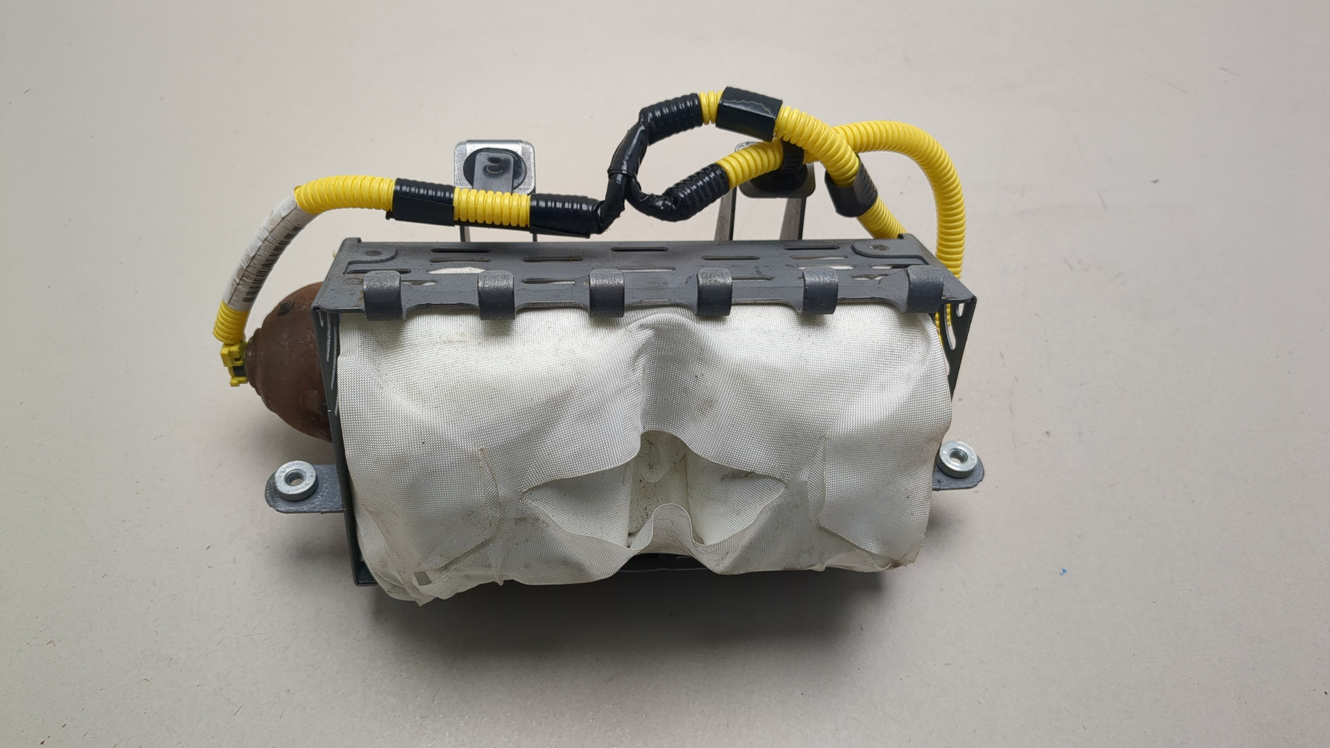 Подушка безопасности пассажирская (в торпедо)