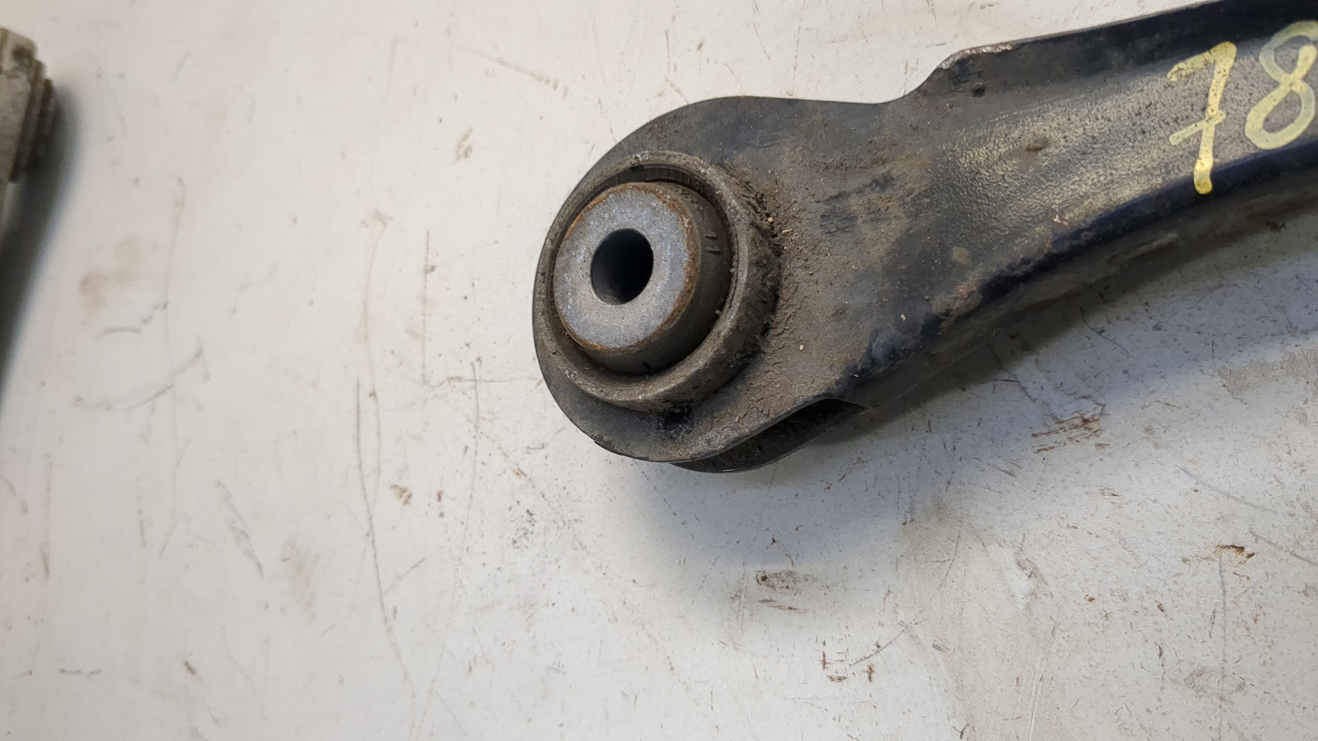 Рычаг задний левый