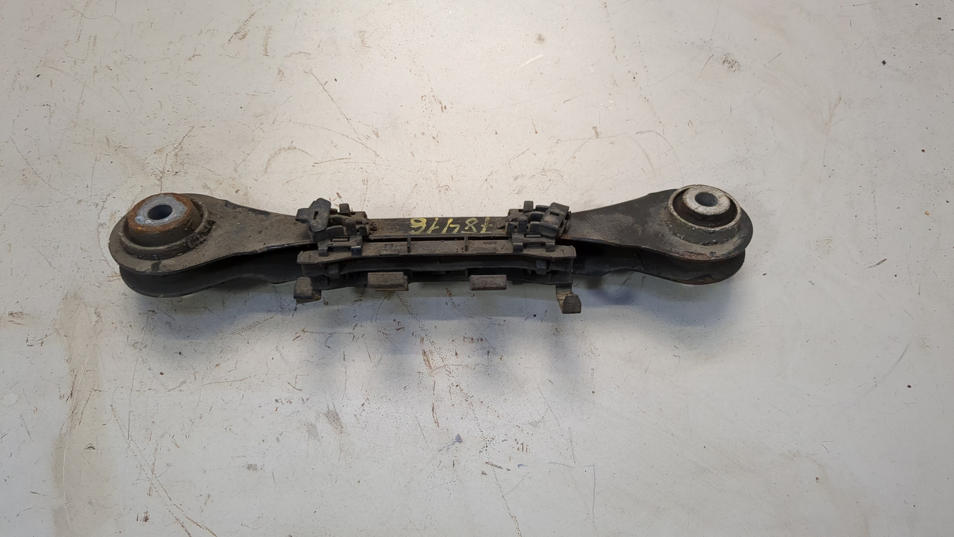 Рычаг задний правый