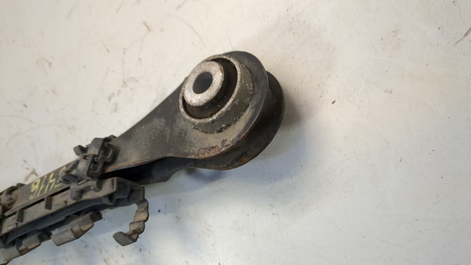 Рычаг задний правый