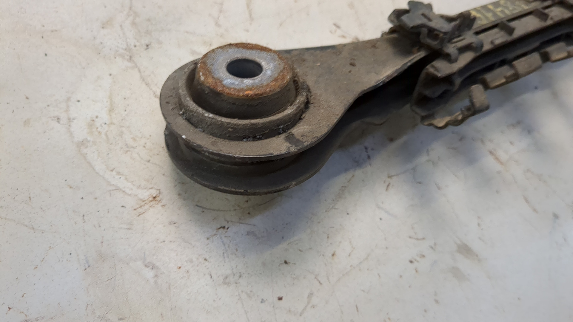 Рычаг задний правый