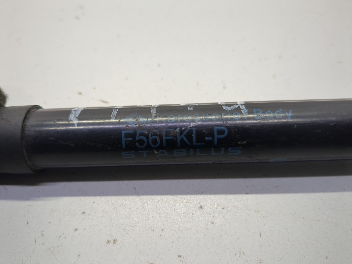 Амортизатор капота