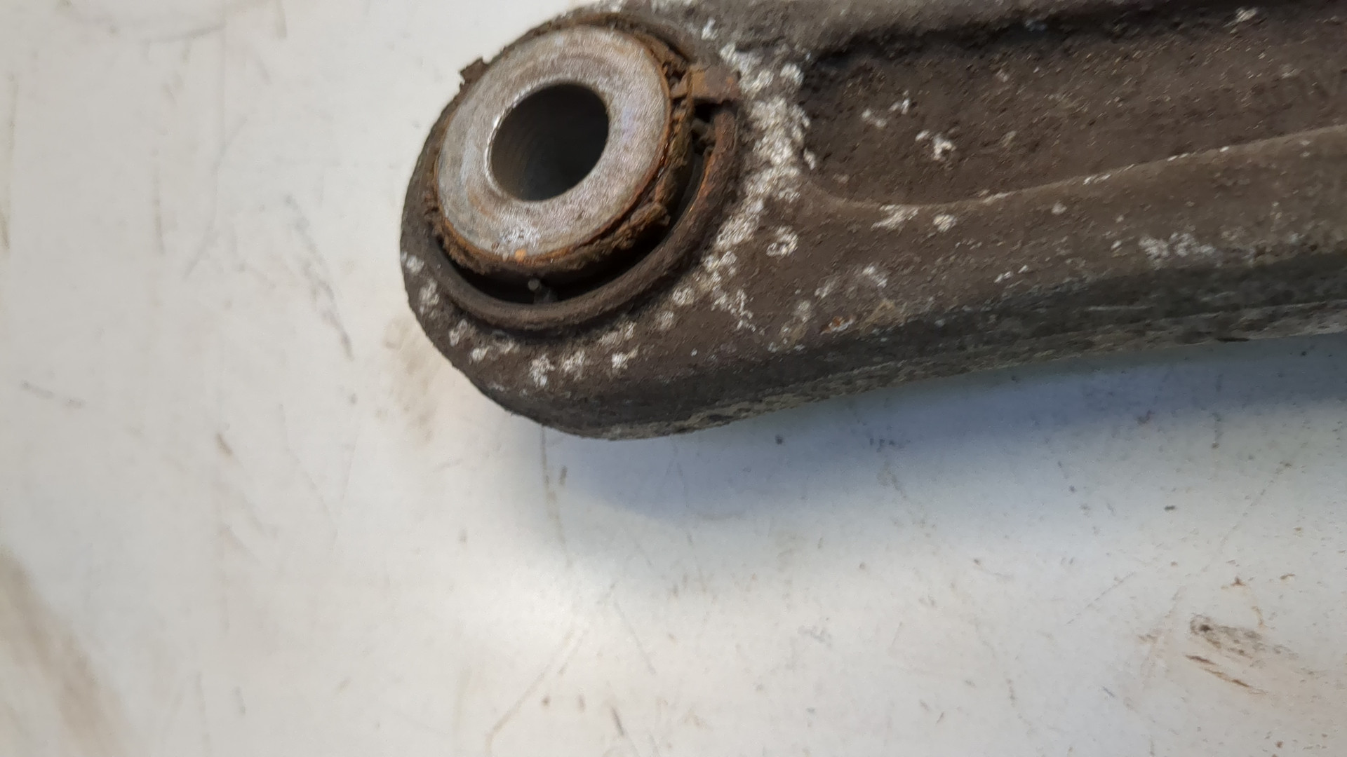 Рычаг задний