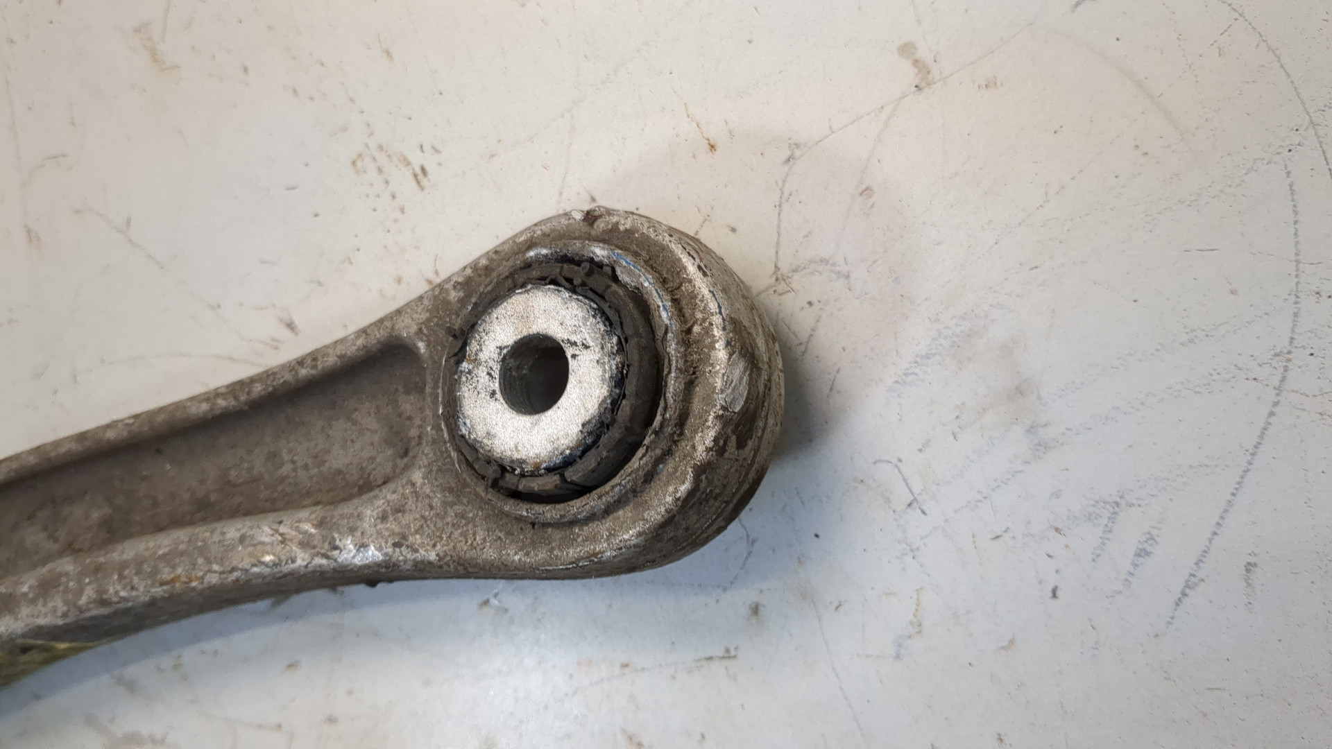 Рычаг задний