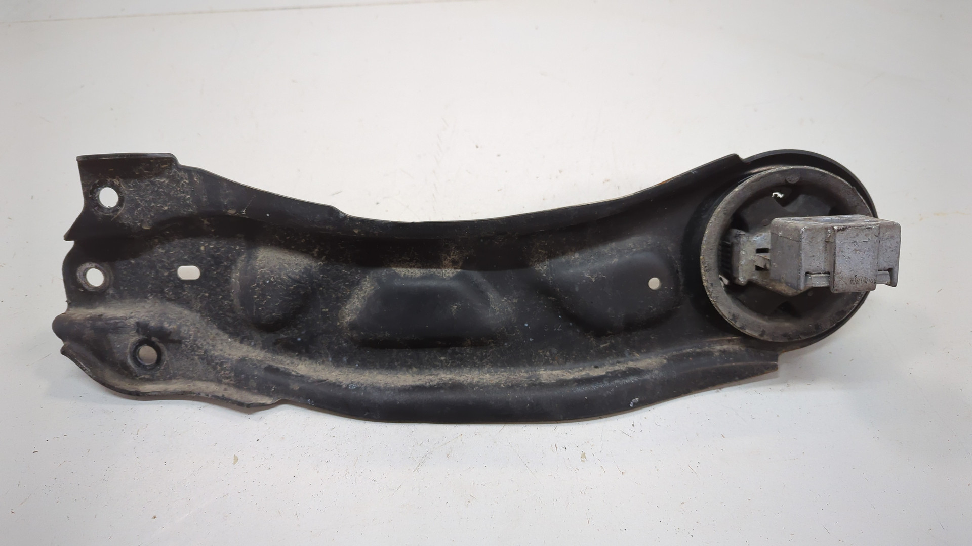 Рычаг задний левый