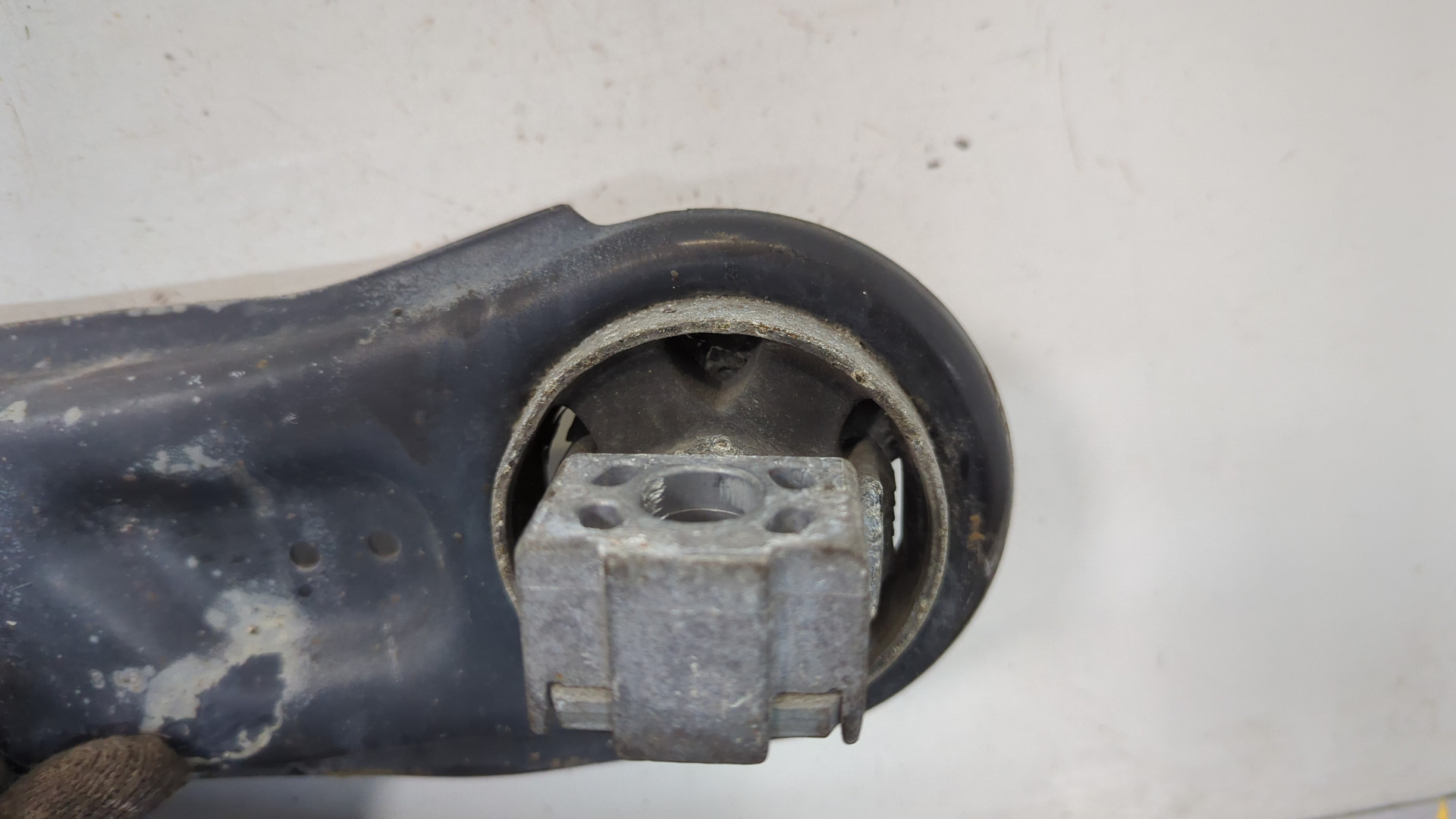 Рычаг задний правый