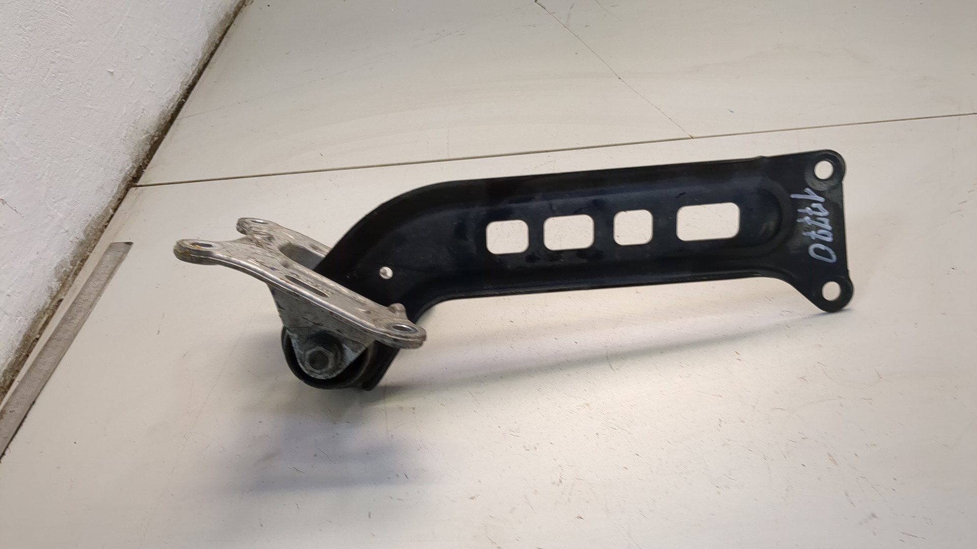 Рычаг задний правый