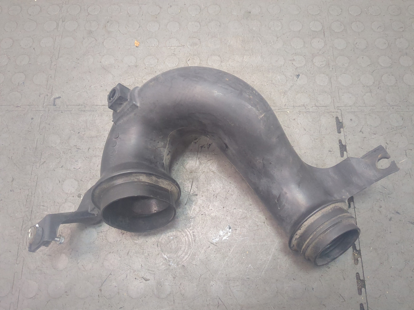 Патрубок воздушного фильтра