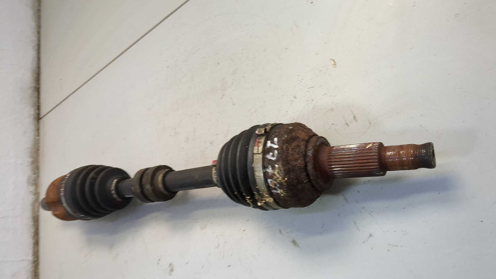 Полуось передняя левая