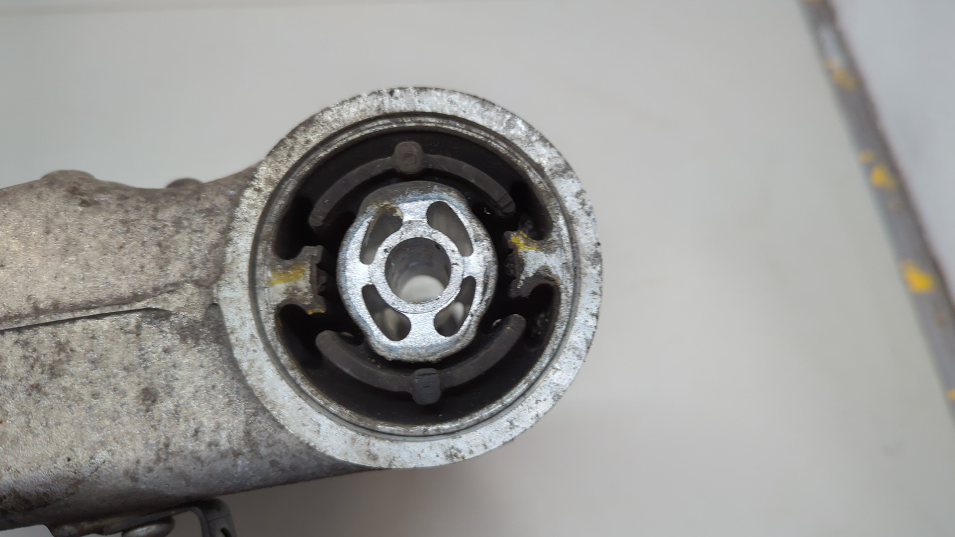 Рычаг задний левый