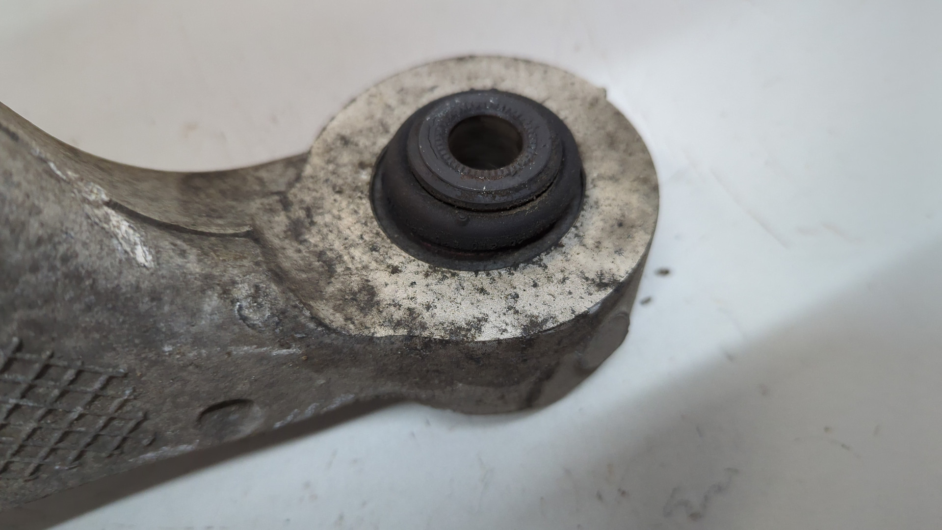 Рычаг задний левый