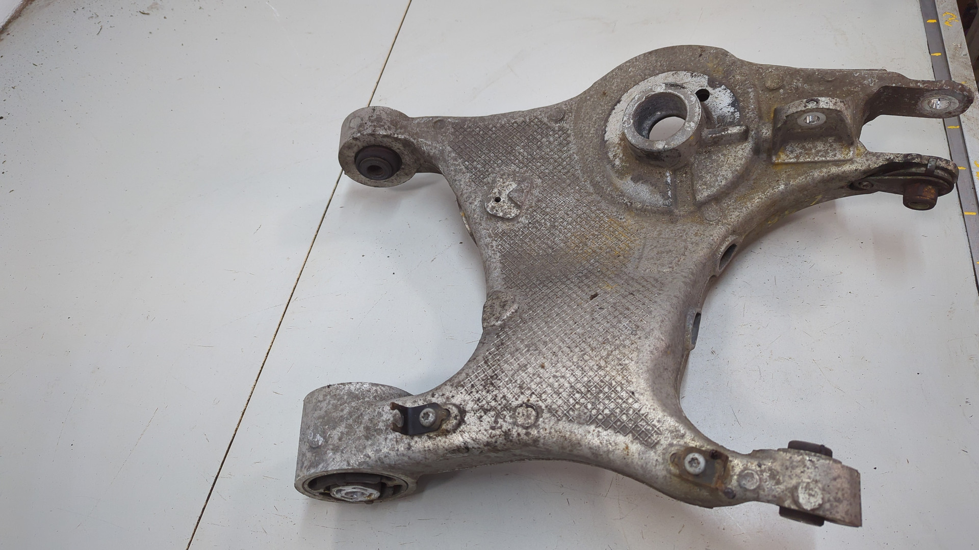 Рычаг задний левый