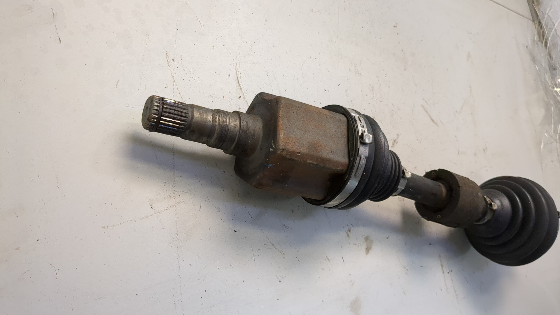 Полуось передняя левая