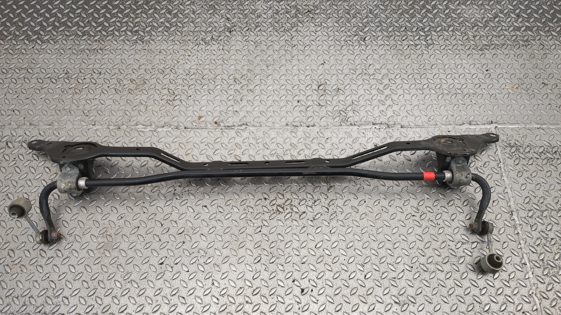 Стабилизатор задний