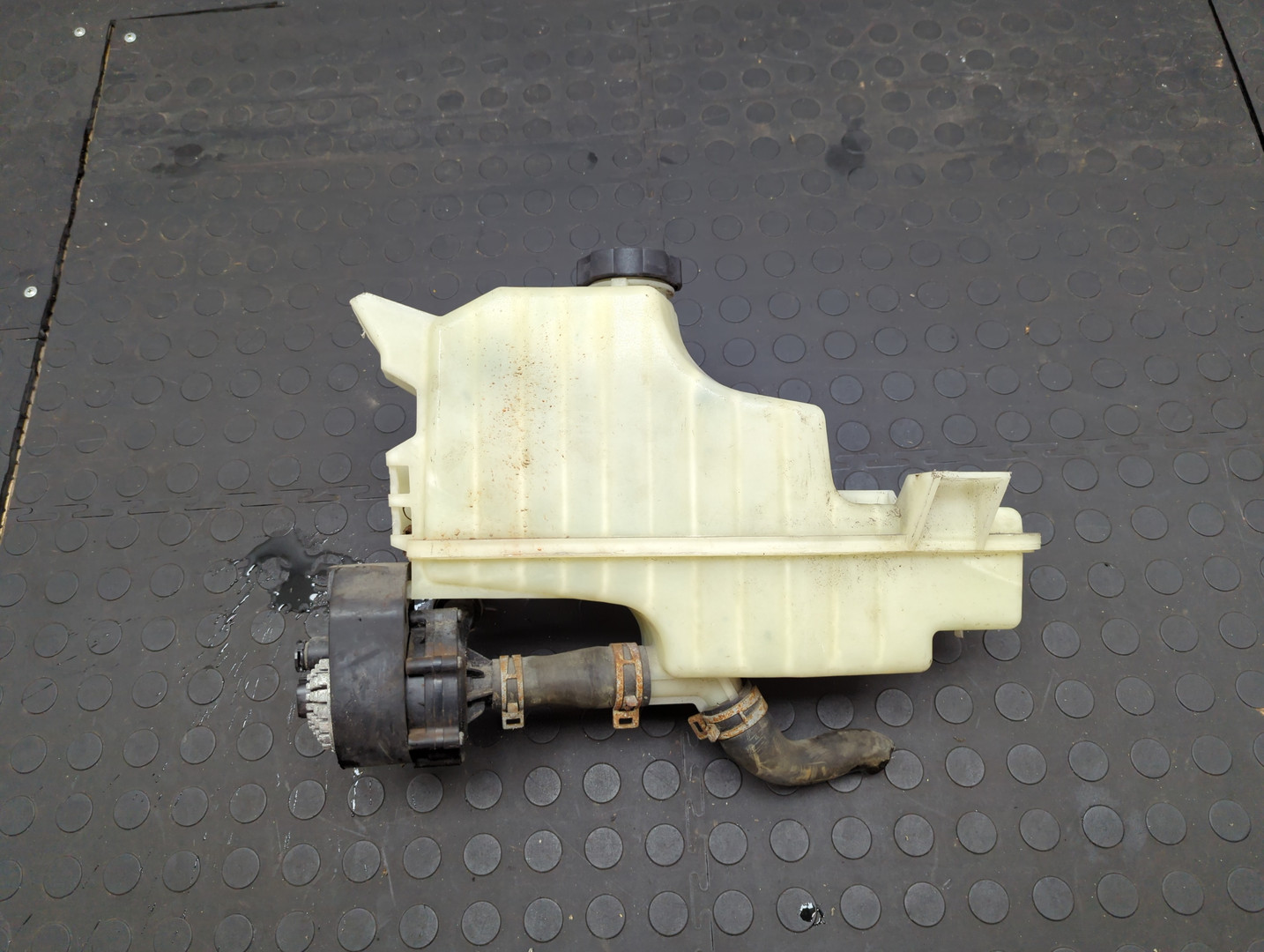 Бачок расширительный