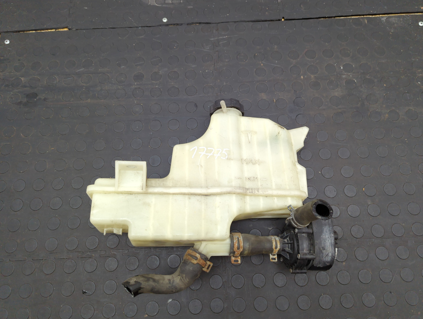 Бачок расширительный