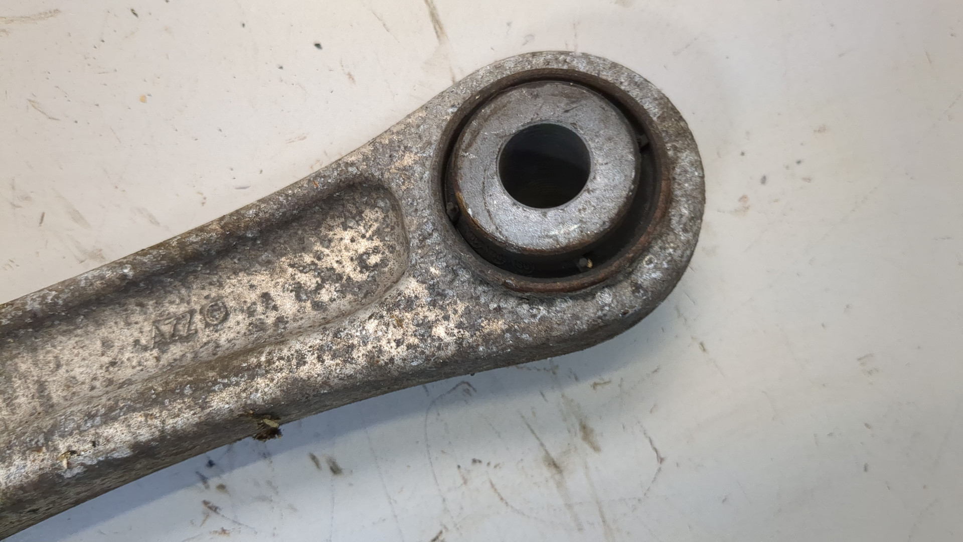 Рычаг задний