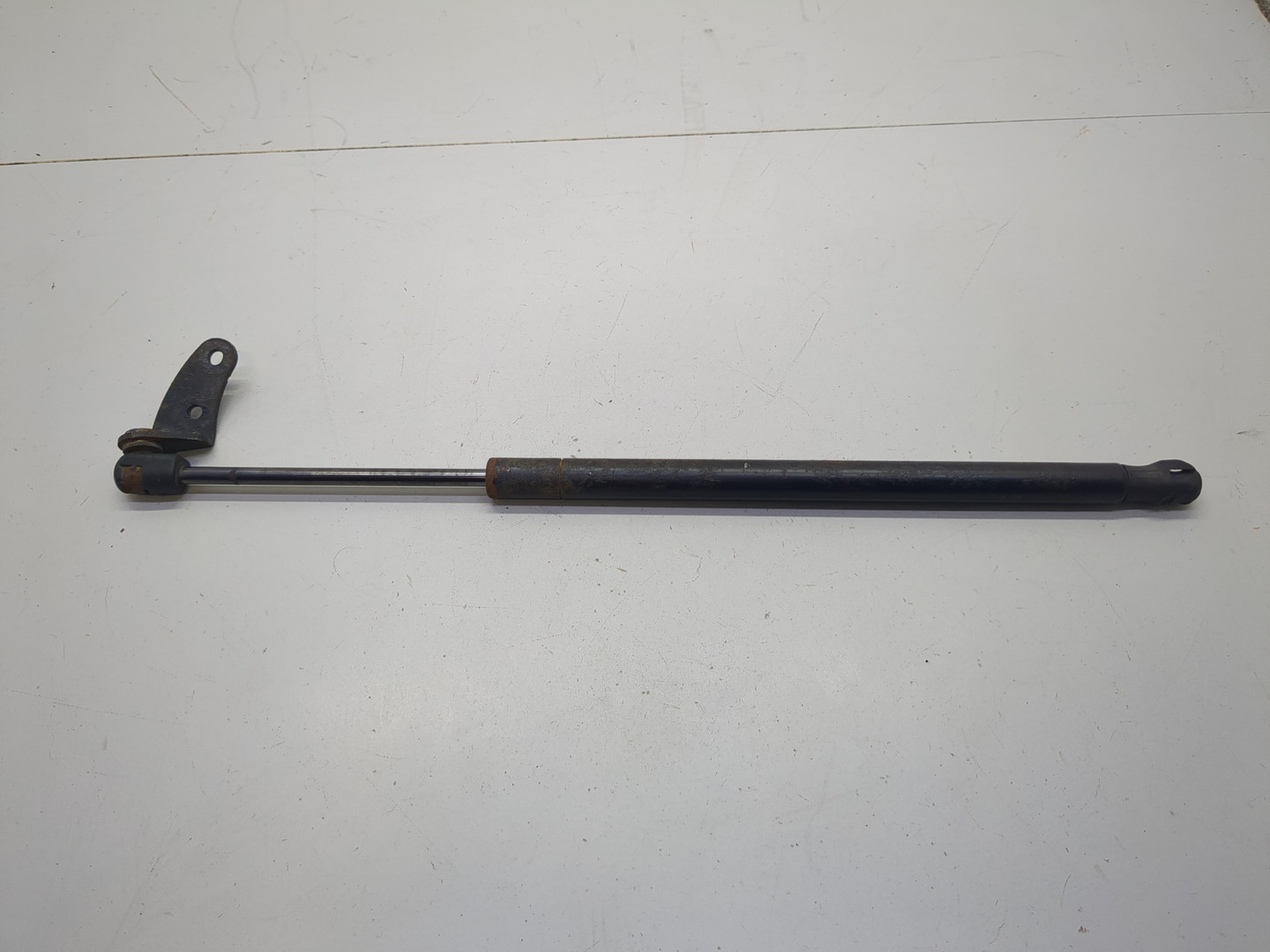 Амортизатор крышки багажника