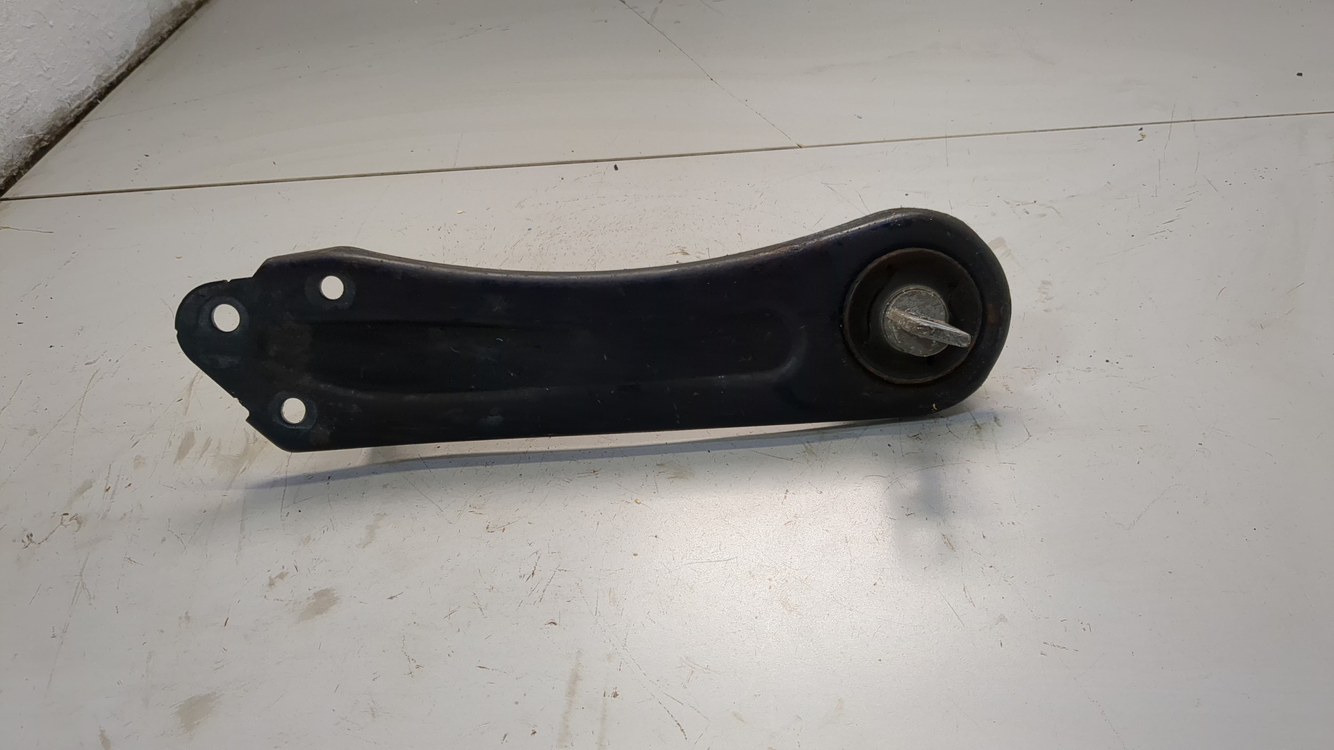 Рычаг задний правый